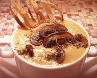 Суп-пюре из кольраби с гренками и гарниром из жареных грибов