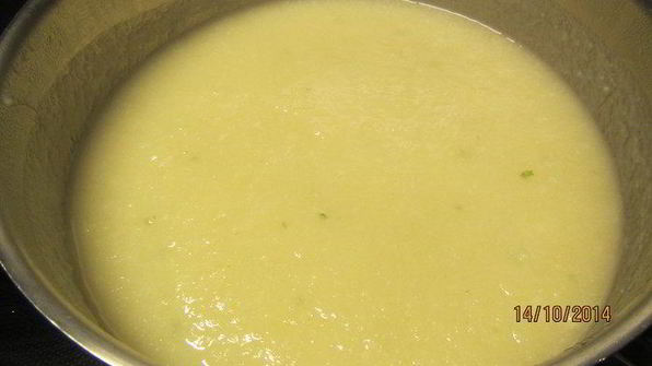 суп-пюре из сельдерея и лука-порея