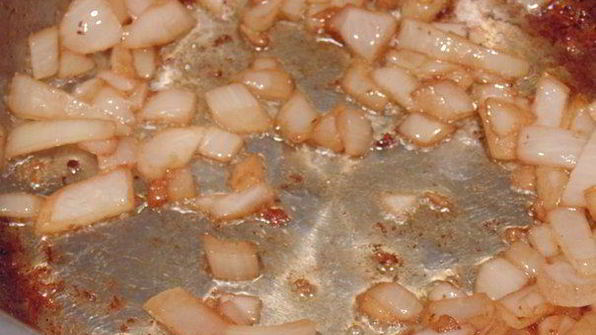 суп-пюре с курицей, овощами и пармезановыми гренками