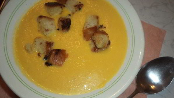 тыквенный суп-пюре с чесночными сухариками