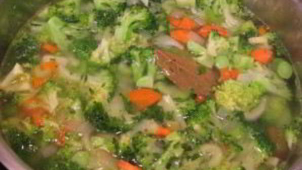 вегетарианский суп-пюре из брокколи