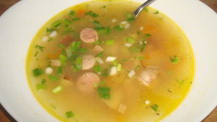 Суп с фасолью и колбасками