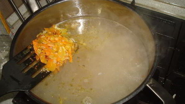 суп с фасолью и колбасками