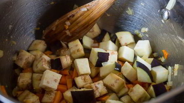 суп с куриными потрошками и баклажаном
