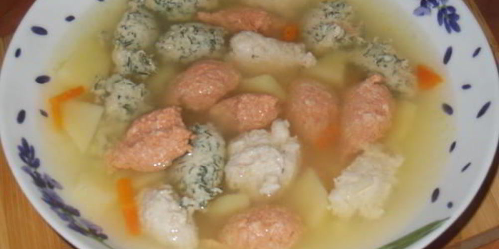 Рецепт супа с цветными куриными кнелями