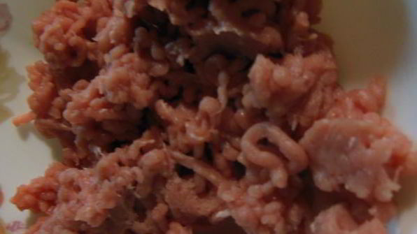 суп с цветными куриными кнелями