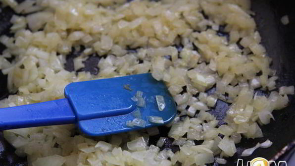 суп с зеленым горошком в горшочке