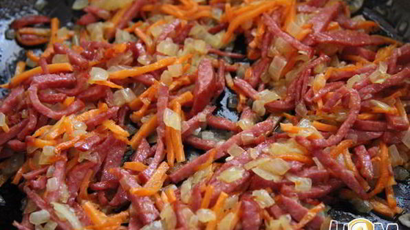 суп с зеленым горошком в горшочке