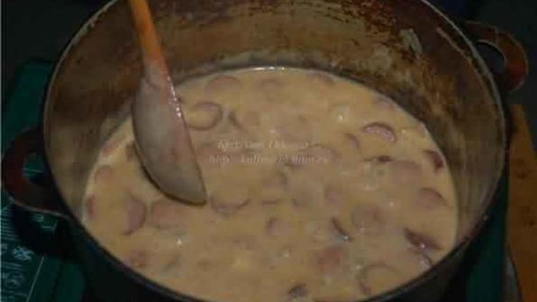 баварский пивной сырный суп с копчеными колбасками