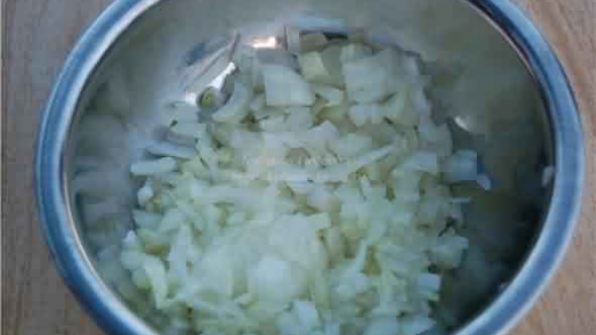 баварский пивной сырный суп с копчеными колбасками