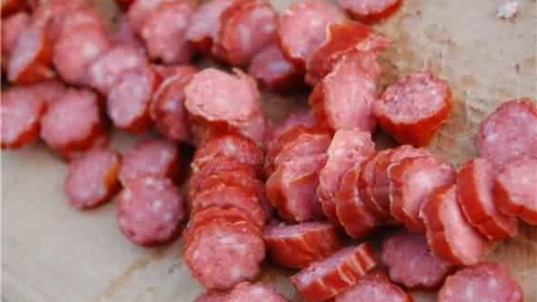 баварский пивной сырный суп с копчеными колбасками