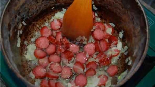 баварский пивной сырный суп с копчеными колбасками