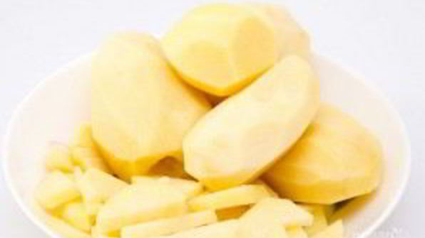 горячий сырный суп с колбасой