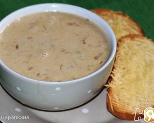 Луково-сырный суп с гренками