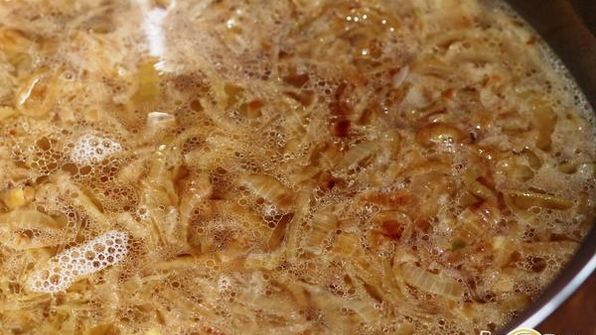 луково-сырный суп с гренками