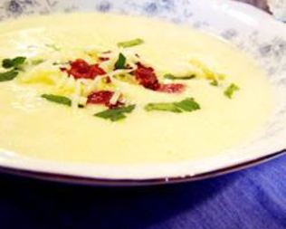 Сырно-луковый суп с луком-пореем