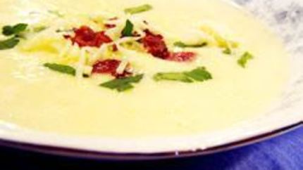 Сырно-луковый суп с луком-пореем