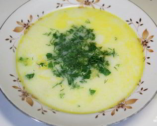 Сырный суп на курином бульоне