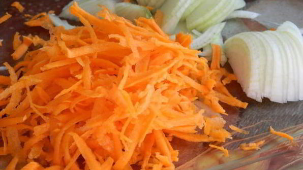 сырный суп с горошком и капустой