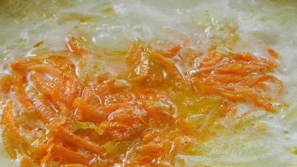 сырный суп с горошком и капустой