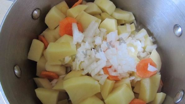 сырный суп с колбасой и плавленным сыром