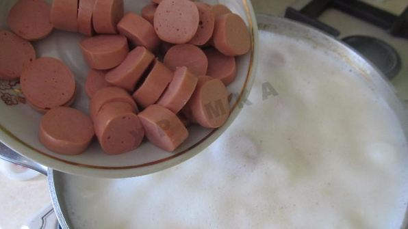 сырный суп с колбасой и плавленным сыром