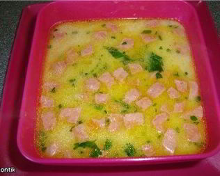 Сырный суп с колбасой