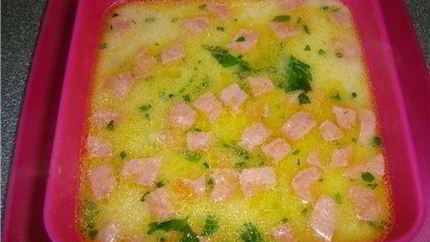 Сырный суп с колбасой