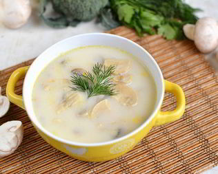 Сырный суп с курицей и грибами