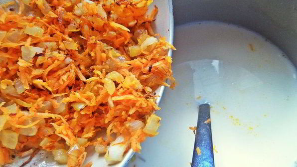 сырный суп с лососем и рисом