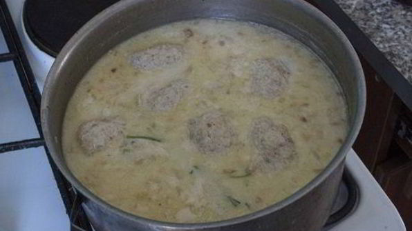 сырный суп с рисом и куриными кнелями