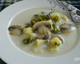 Сырный суп с шампиньонами и брокколи