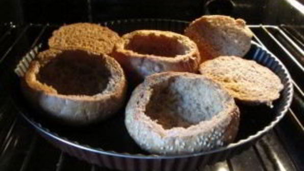 сырный суп в хлебе