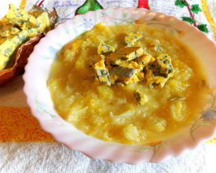 Тыквенно-яблочный суп с имбирем и сыром