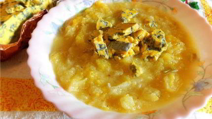 Тыквенно-яблочный суп с имбирем и сыром