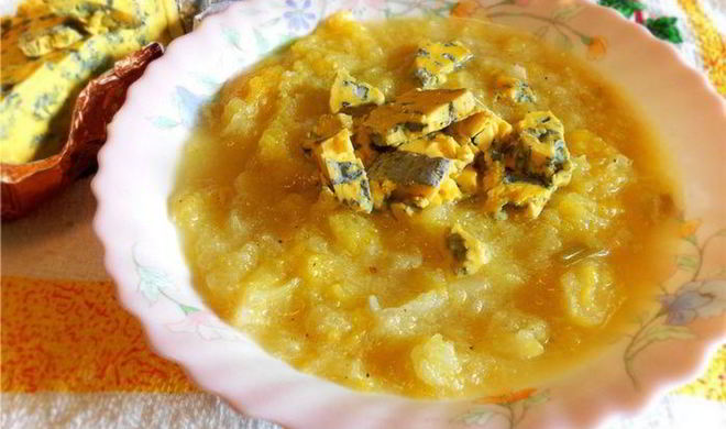 Тыквенно-яблочный суп с имбирем и сыром