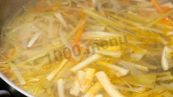 рыбный суп уха из осетра