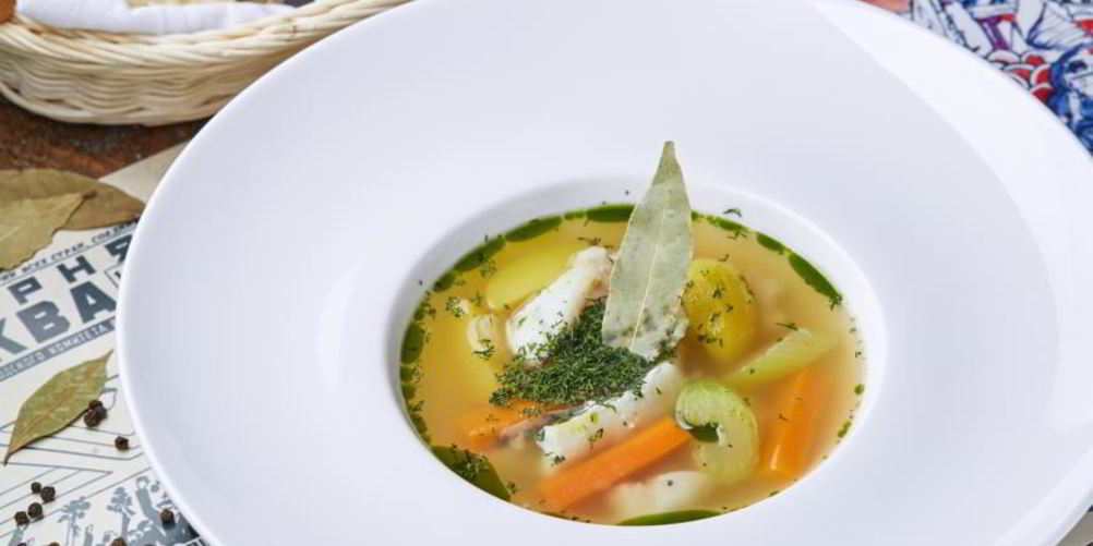 Рецепт ухи из морских рыб с укропом и водкой