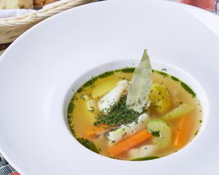 Уха из морских рыб с укропом и водкой