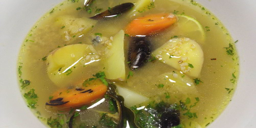 Рецепт ухи из судака с беломорскими мидиями