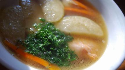 Уха с яблоками