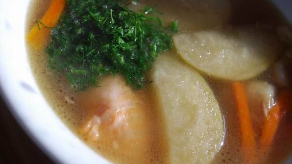 уха с яблоками