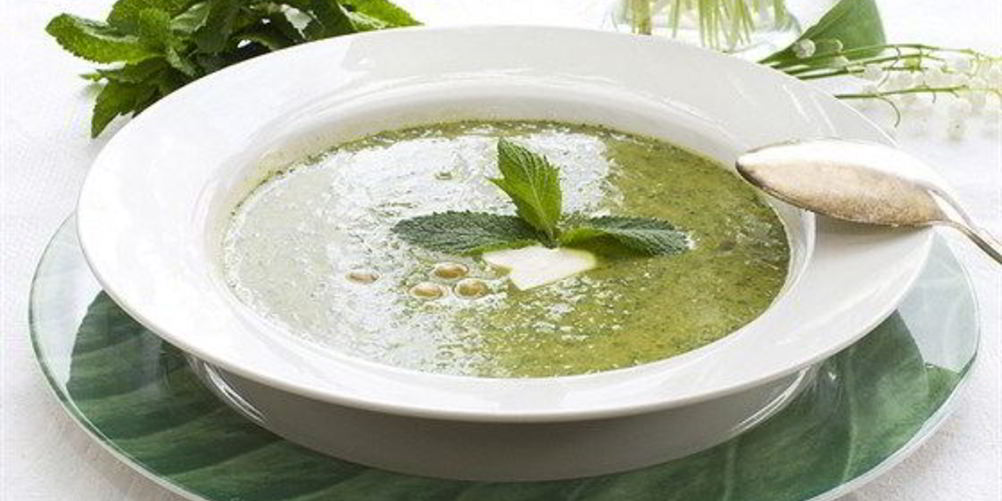 Рецепт зеленого крема-супа из шпината и мяты с паприковым маслом