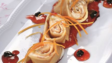 Блинчики с абрикосовым соусом