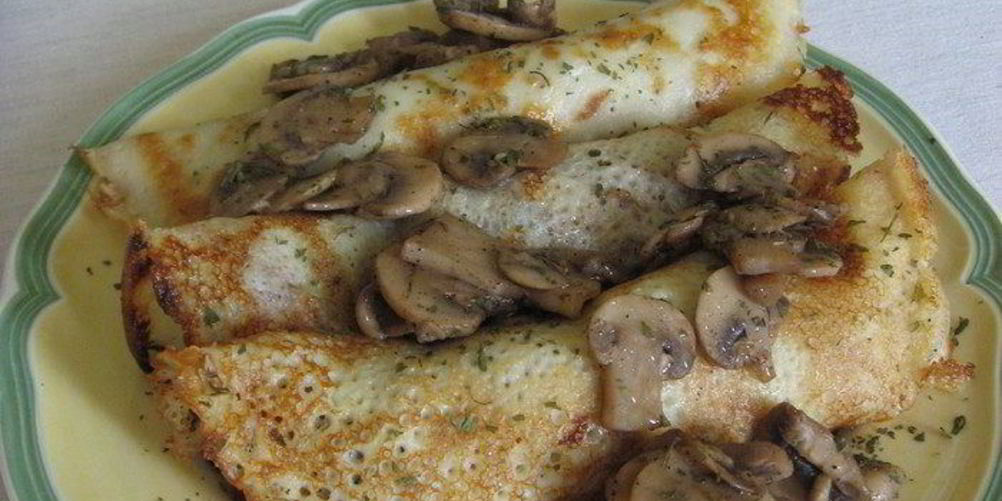 Рецепт блинчиков с голубым сыром и шампиньонами