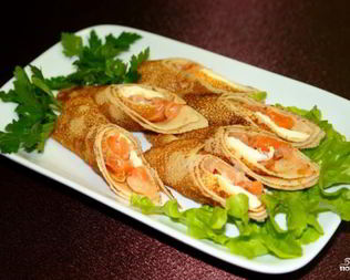 Блинчики с лососем и сыром