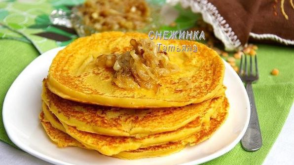 блины гороховые с луковым конфитюром