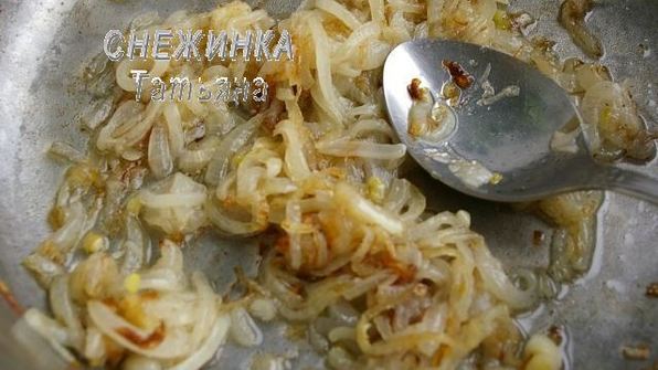 блины гороховые с луковым конфитюром