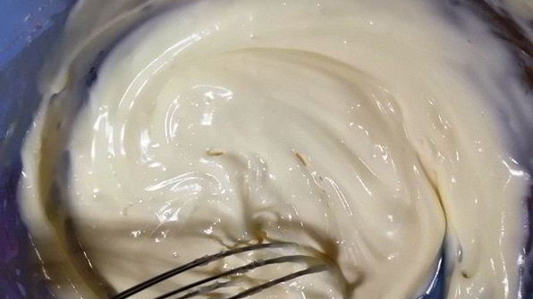 фруктовые блинчики с изюмом, цукатами и бананами