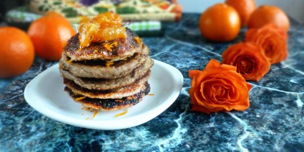 Рецепт овсяных блинчиков с орехами и мандариновым соусом